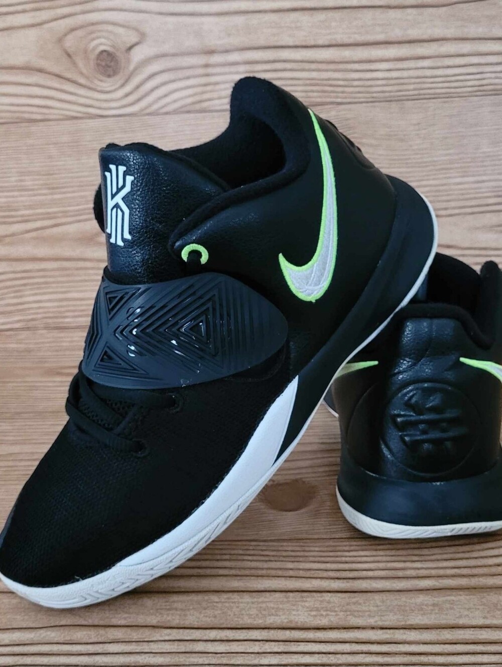 NIKE Kyrie Flytrap IIl Sneakers